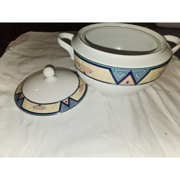 1.75 Quart Christopher Stuart Bowl With Lid Y0232 - Picture 6 of 7